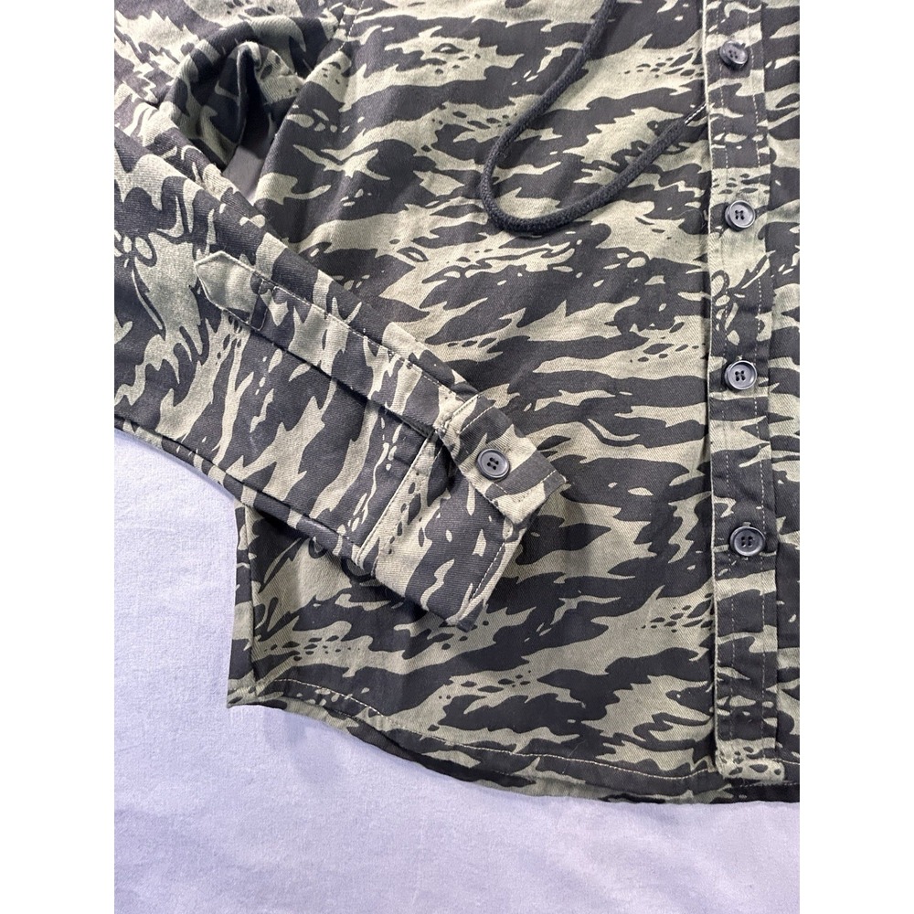 Eighty Eight Hoodie Button Front Camo Green‎ Shirt Men's Small NWT - Picture 4 of 13